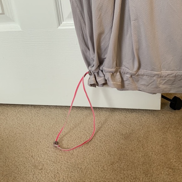 Lululemon pale pink tank - Picture 3 of 4